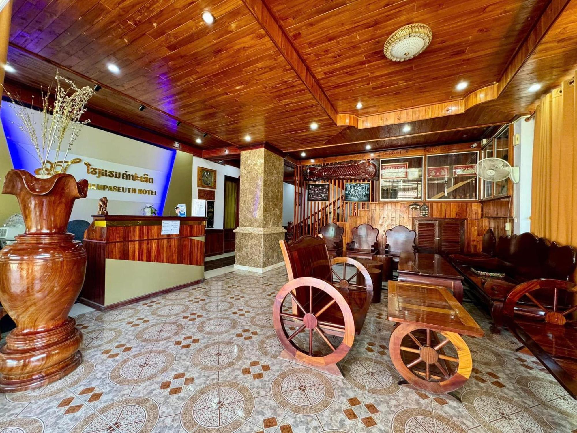 Khampaseuth Hotel Vang Vieng Εξωτερικό φωτογραφία
